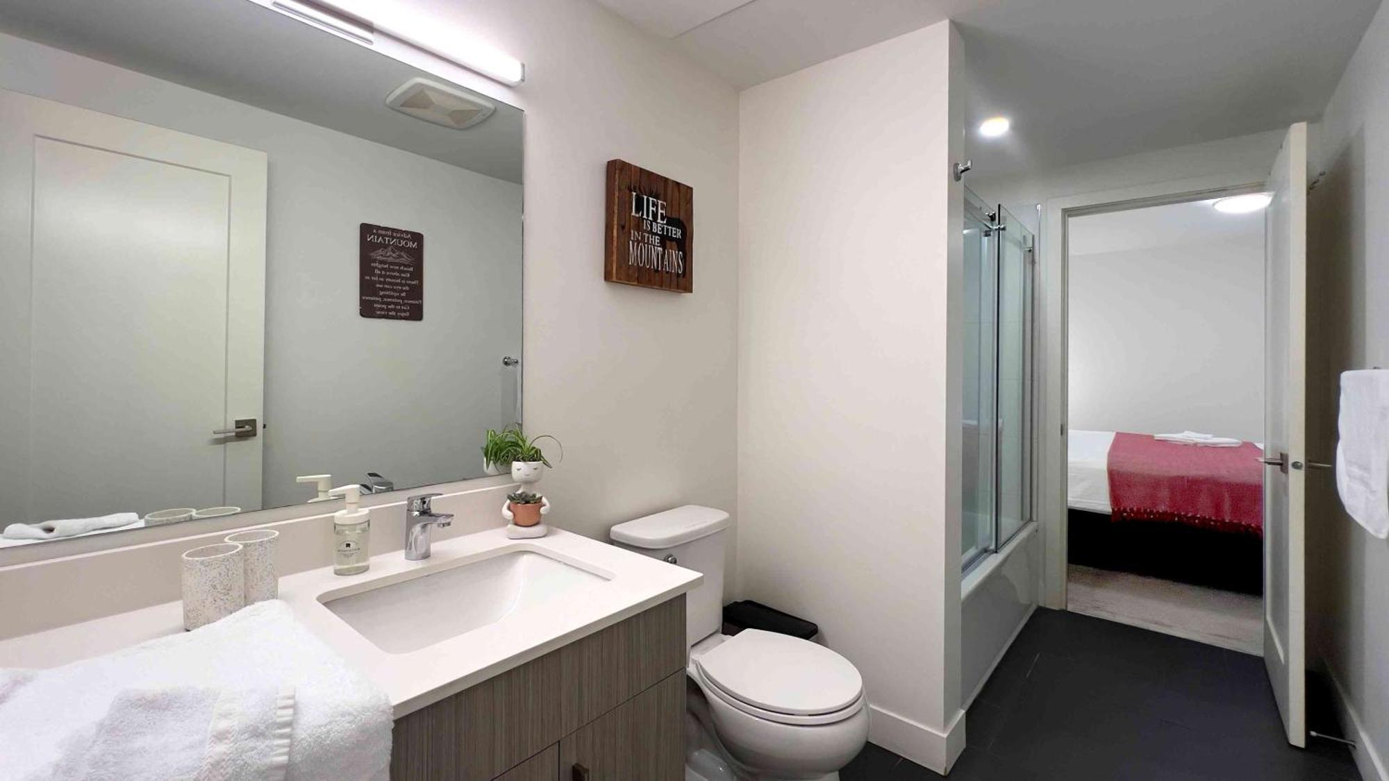 Al'S Escape By Revelstoke Vacations Apartment Ngoại thất bức ảnh